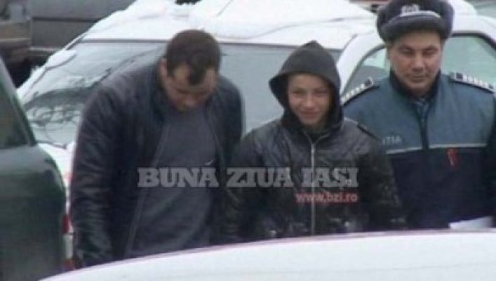 O bătrână de 93 de ani din Iaşi a bătut măr un hoţ